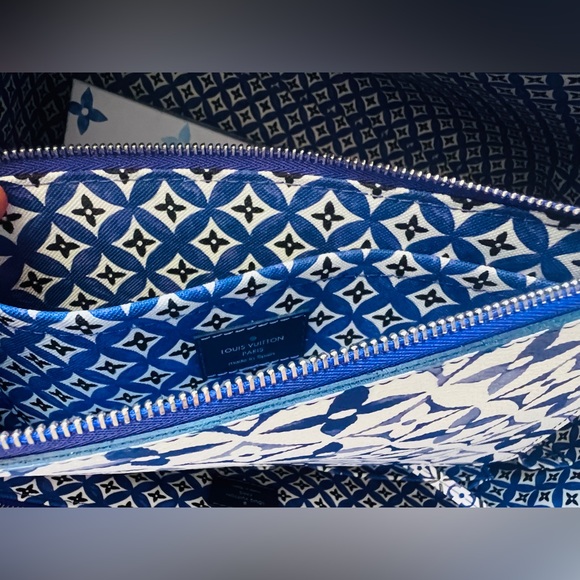 LOUIS VUITTON Neverfull GM Tote Bag
By The Pool Taormina Limited Edition - Picture 6 of 13